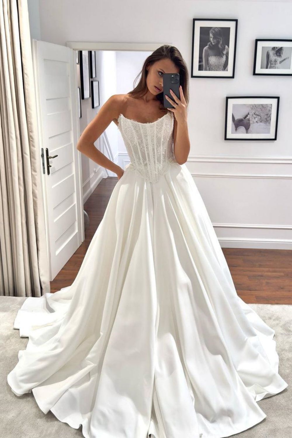 Princess A Line Corset White Wedding Dress with Appiques