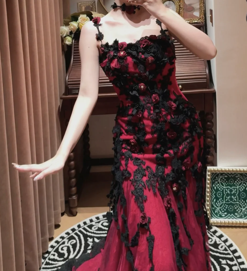 Charming Spaghetti Straps Burgundy Lace Appliques Beaded Mermaid Long Party Dress Evening Dress With Flowers