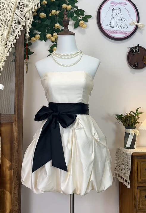Pretty Strapless Satin Pleated Mini Cocktail Dress Light Champagne Homecoming Dress