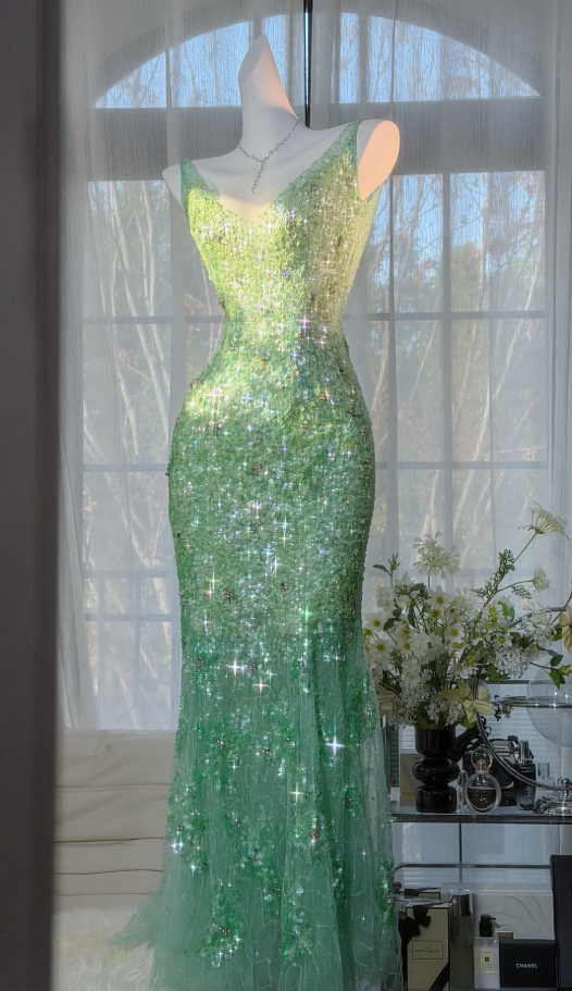 Sparkly Green V Neck Tulle Sequin Beaded Mermaid Long Evening Dress Party Gown