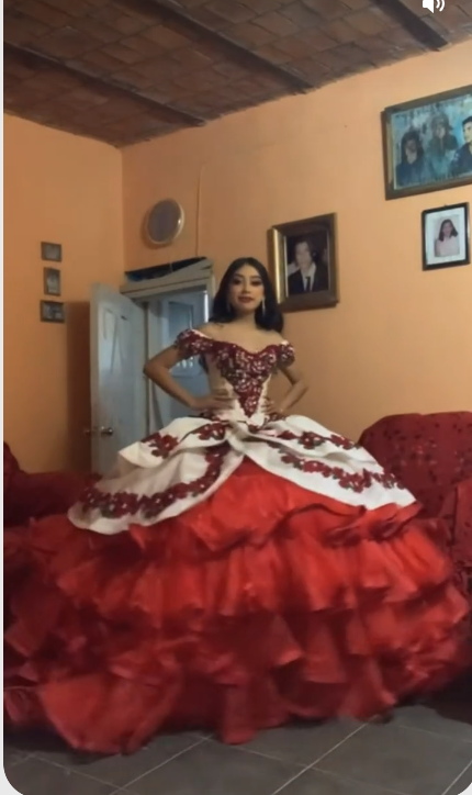 Gorgeous Embroidery Quinceanera Dresses Off The Shoulder Bow Tiered Satin Ball Gown Sweet 16 Dress