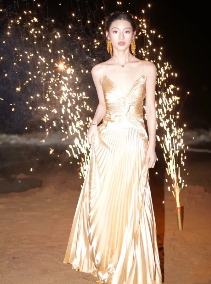Fashion Spaghetti Straps V Neck Gold Satin Pleated Long Evening Dress Formal Wedding Guest Dress