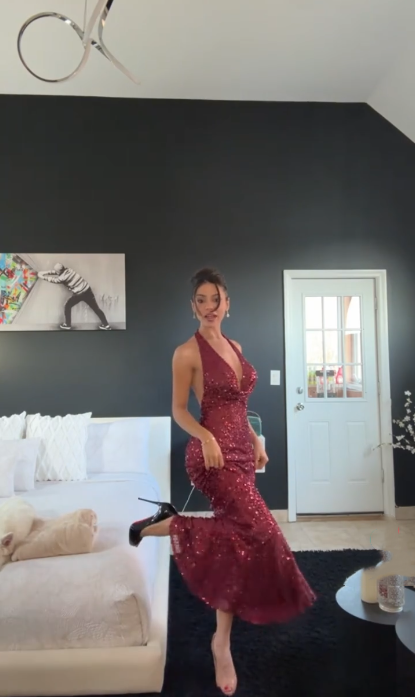 Elegant Burgundy Halter V Neck Sequin Mermaid Long Party Dress Evening Dress