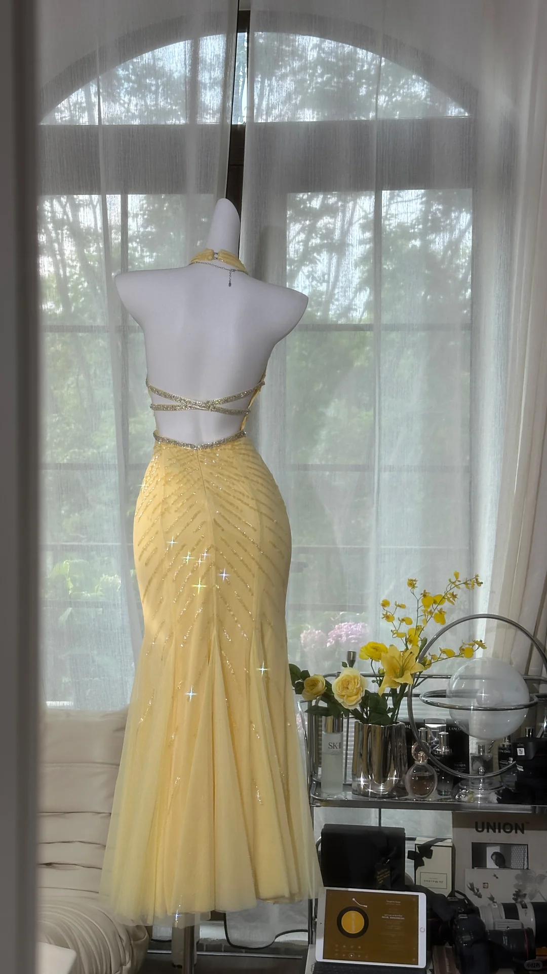 Elegant Halter Yellow Tulle Sequin Mermaid Evening Dress Backless Long Prom Gown