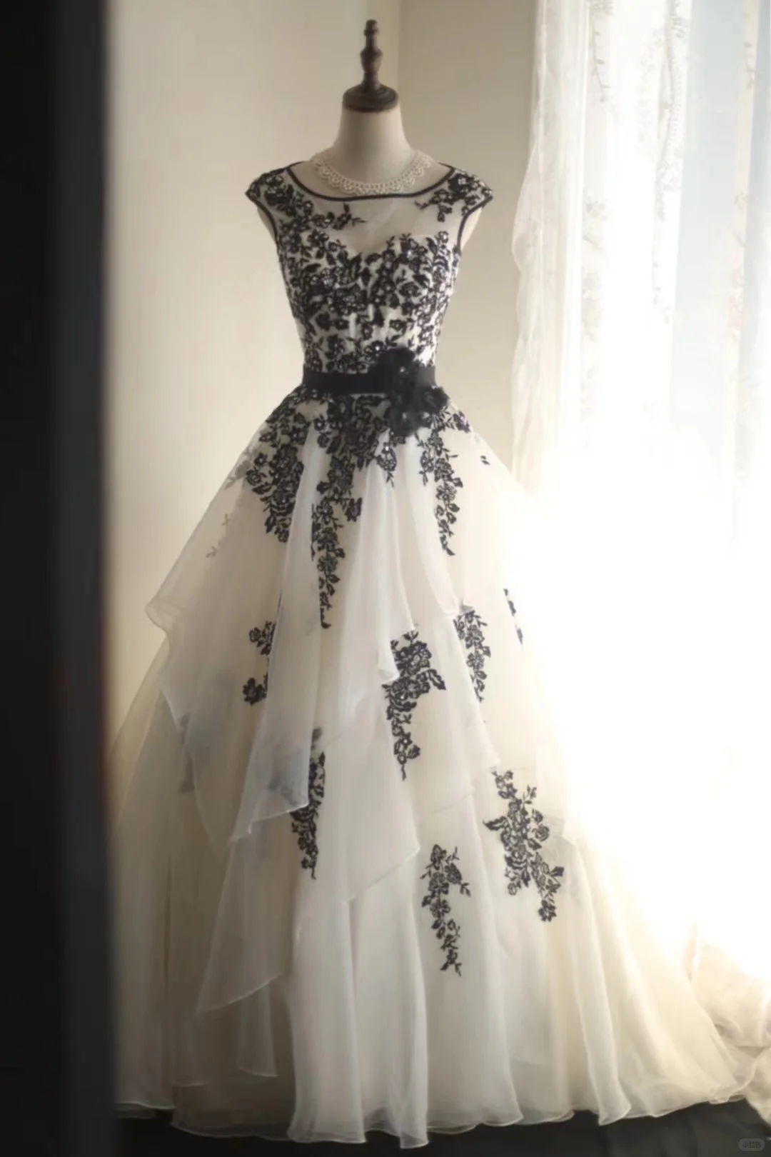 Vintage Black White Tulle Appliques Formal Wedding Dress Long Party Dress