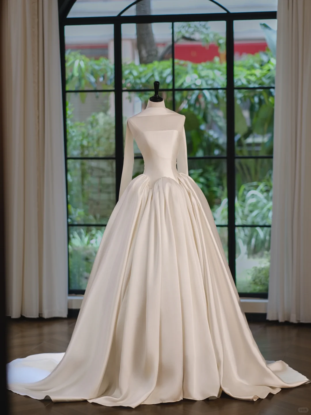 Pretty White Strapless Satin Long Wedding Dress Formal Bridal Dress