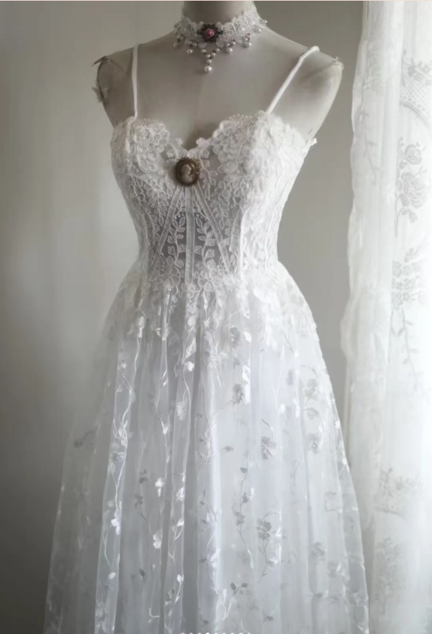 Glamorous Spaghetti Straps White Tulle Lace A Line Long Wedding Dress Bridal Dress