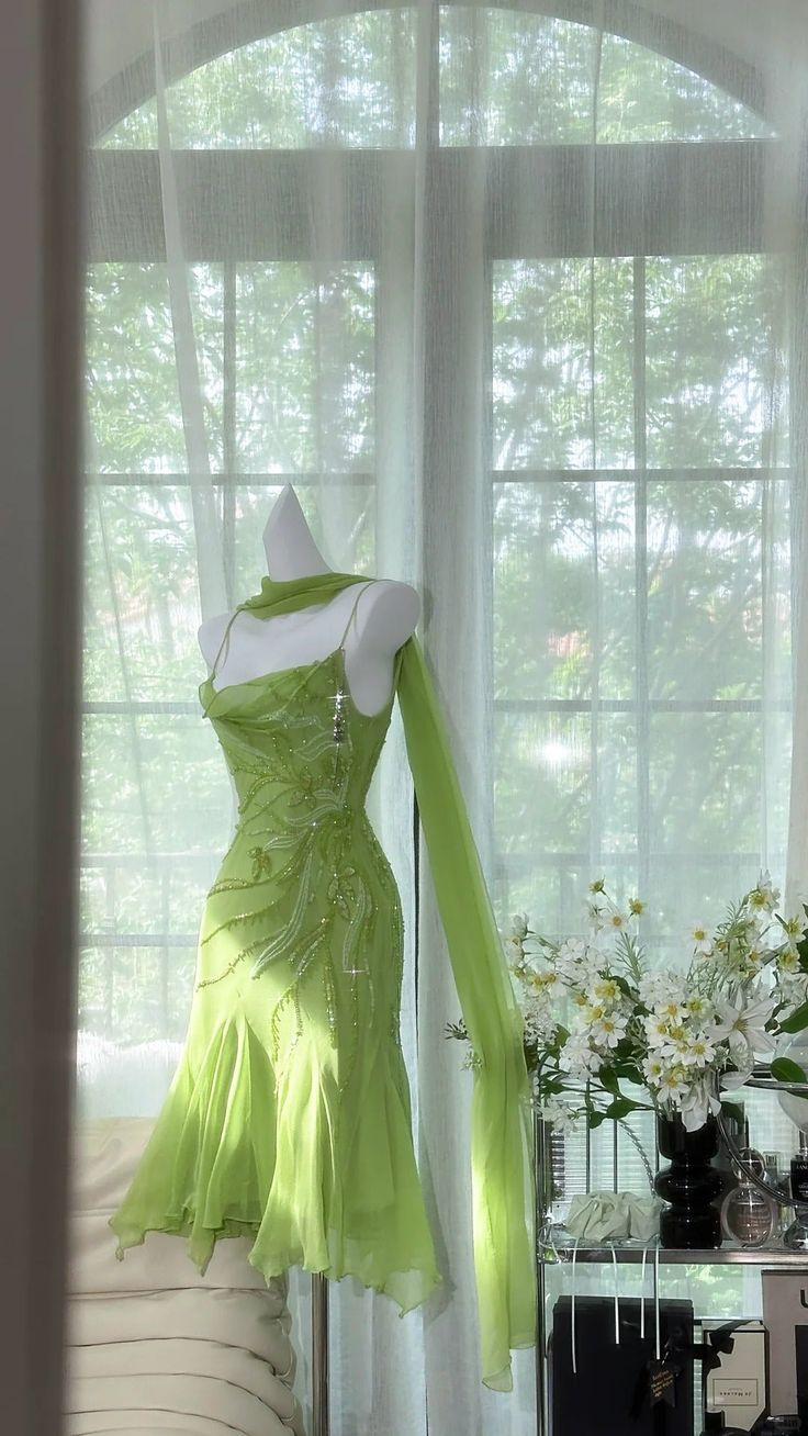 Elegant Spaghetti Straps Green Chiffon Beaded Short Party Dress Formal Homecoming Dress