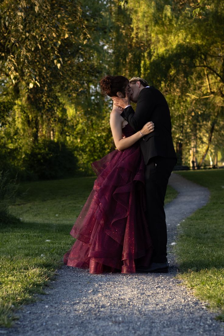 Vintage Burgundy Spaghetti Strap A-Line Multi-Layer Sequin Tulle Long Prom Dress Evening Dress