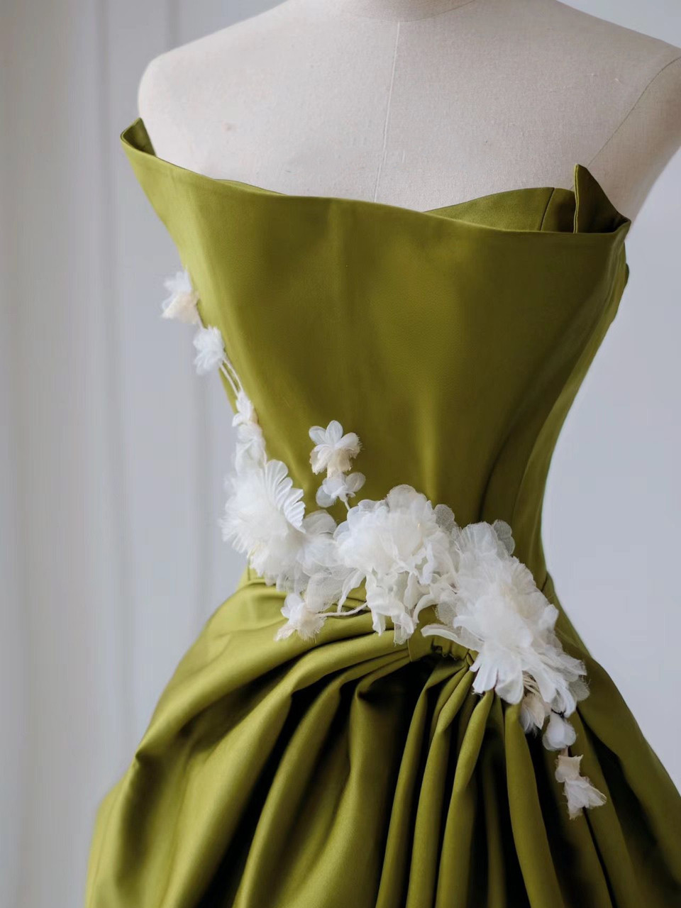 Chic Green Satin Strapless Appliques Prom Dress Long Party Evening Gown