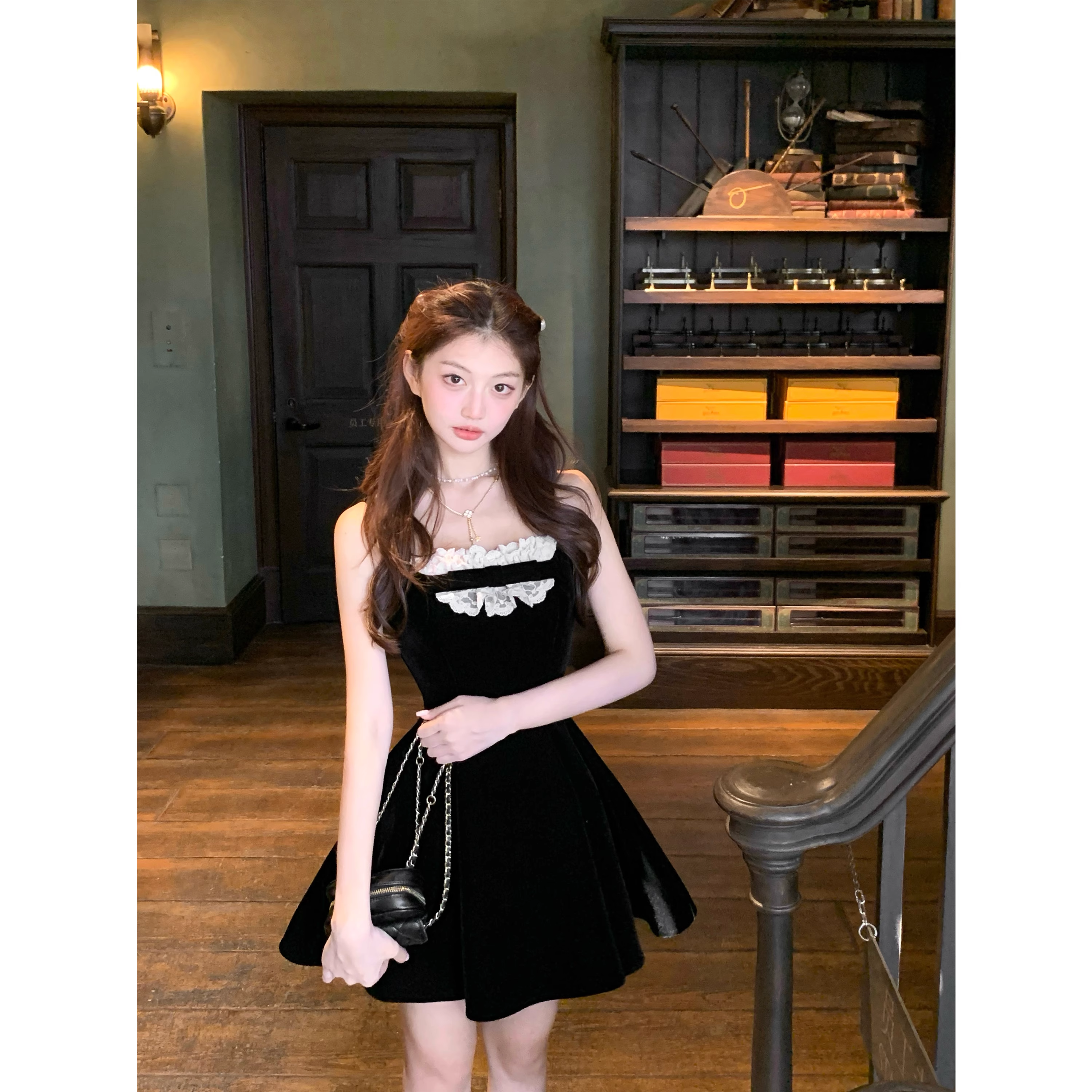 Velvet black dress birthday suspender little black dress for autumn and winter A86