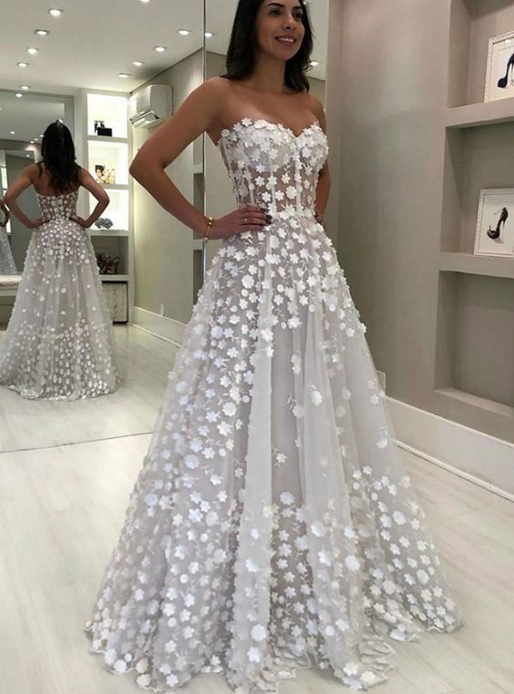 Sweetheart Strapless Long Prom Dresses White Tulle Appliques Evening Dresses Long Floor Length Womens Dresses