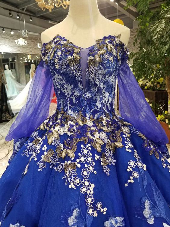 Off-the-Shoulder Long Sleeves Ball Gown Tulle Applique Court Train Prom Dress