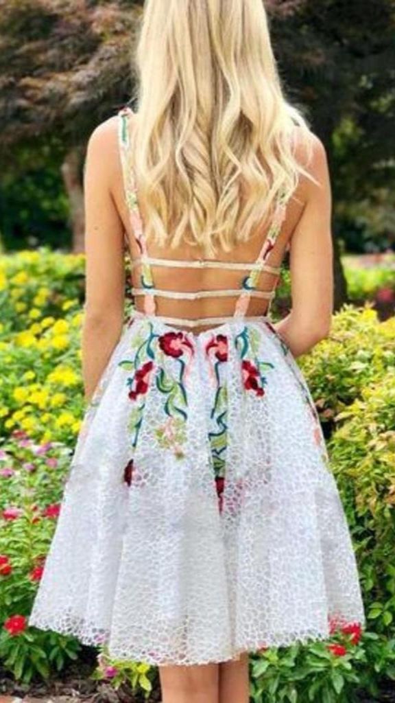 Pretty Deep V Neck Sleeveless A Line Applique Short Homecoming Dress