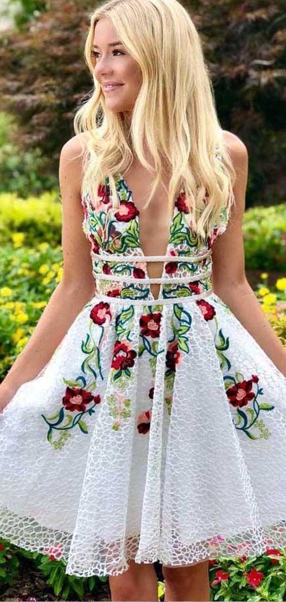 Pretty Deep V Neck Sleeveless A Line Applique Short Homecoming Dress