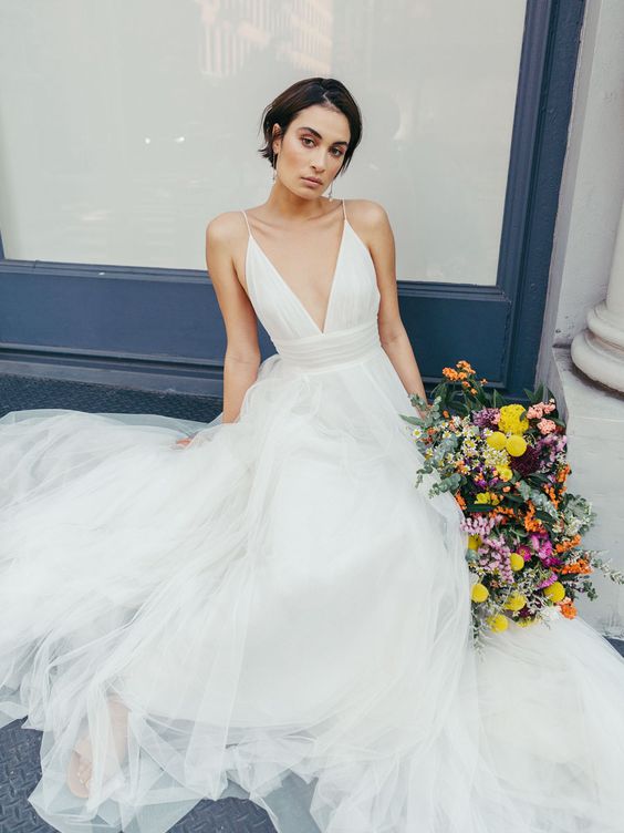 White Sleeveless V Neck Chiffon Backless Tulle Wedding Dresses , Simple Prom Dress