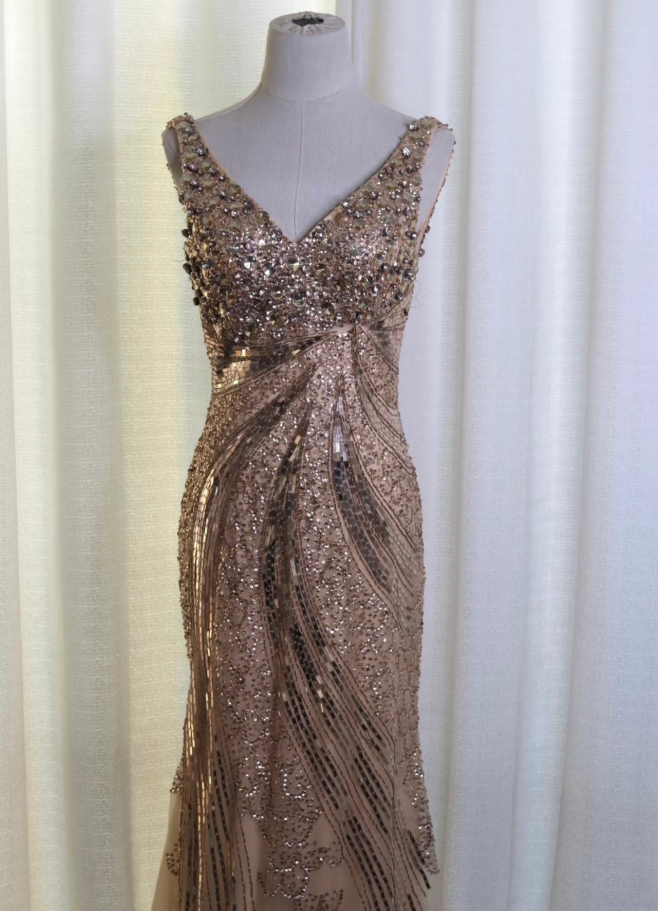 Luxurious Gold V-neck Mermaid Sequined Long Prom Dress Evening Dress