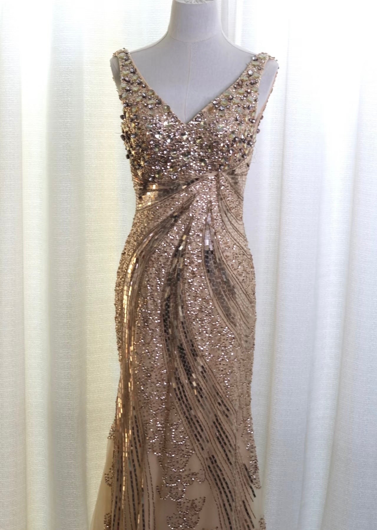 Luxurious Gold V-neck Mermaid Sequined Long Prom Dress Evening Dress
