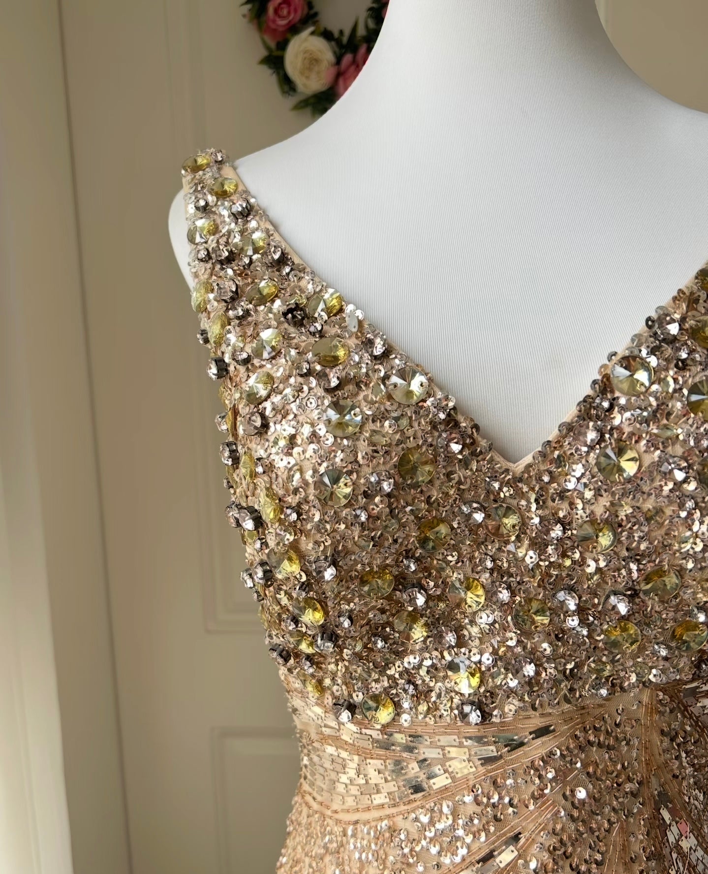 Luxurious Gold V-neck Mermaid Sequined Long Prom Dress Evening Dress